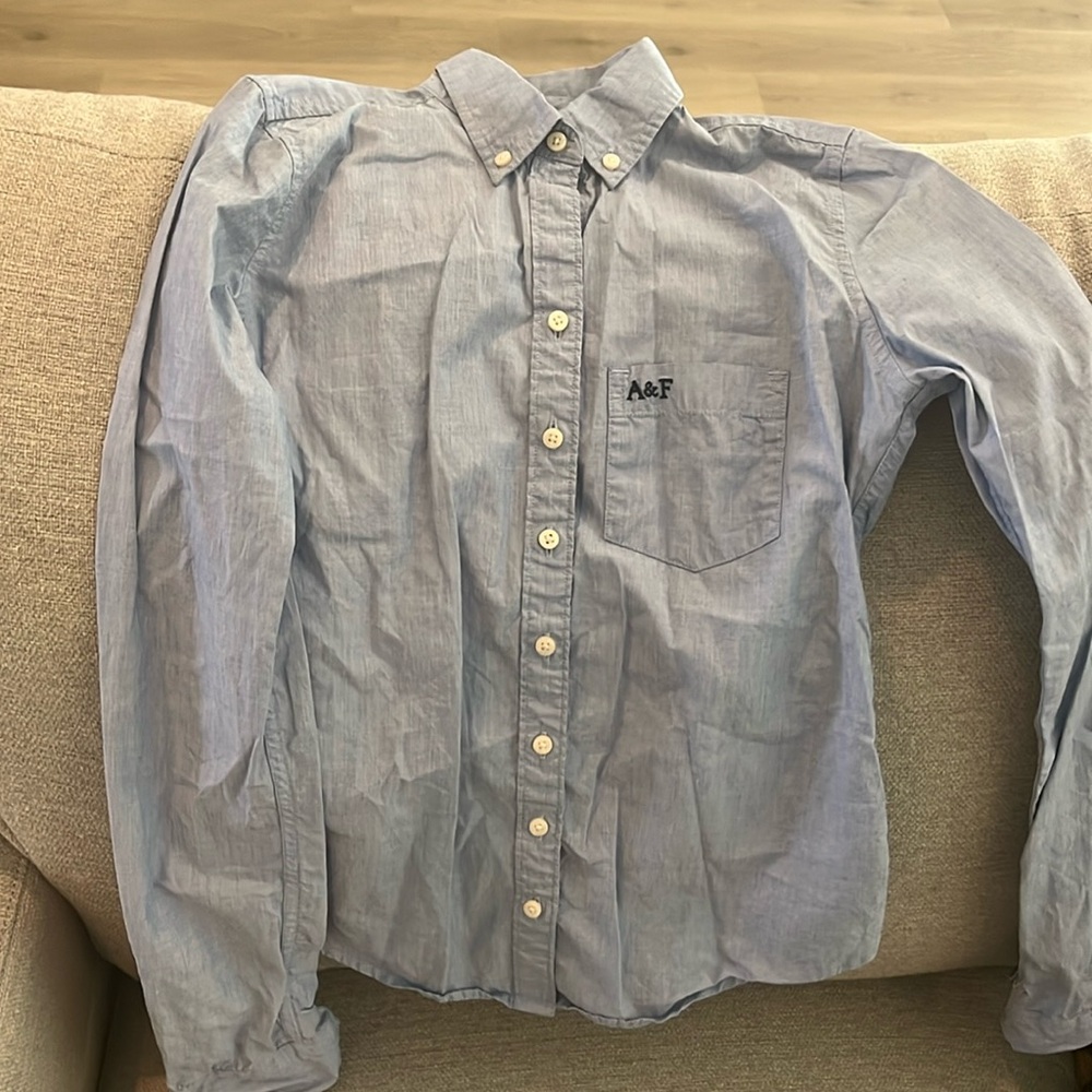 Abercrombie blue Oxford, button up long sleeve in good condition, all buttons on